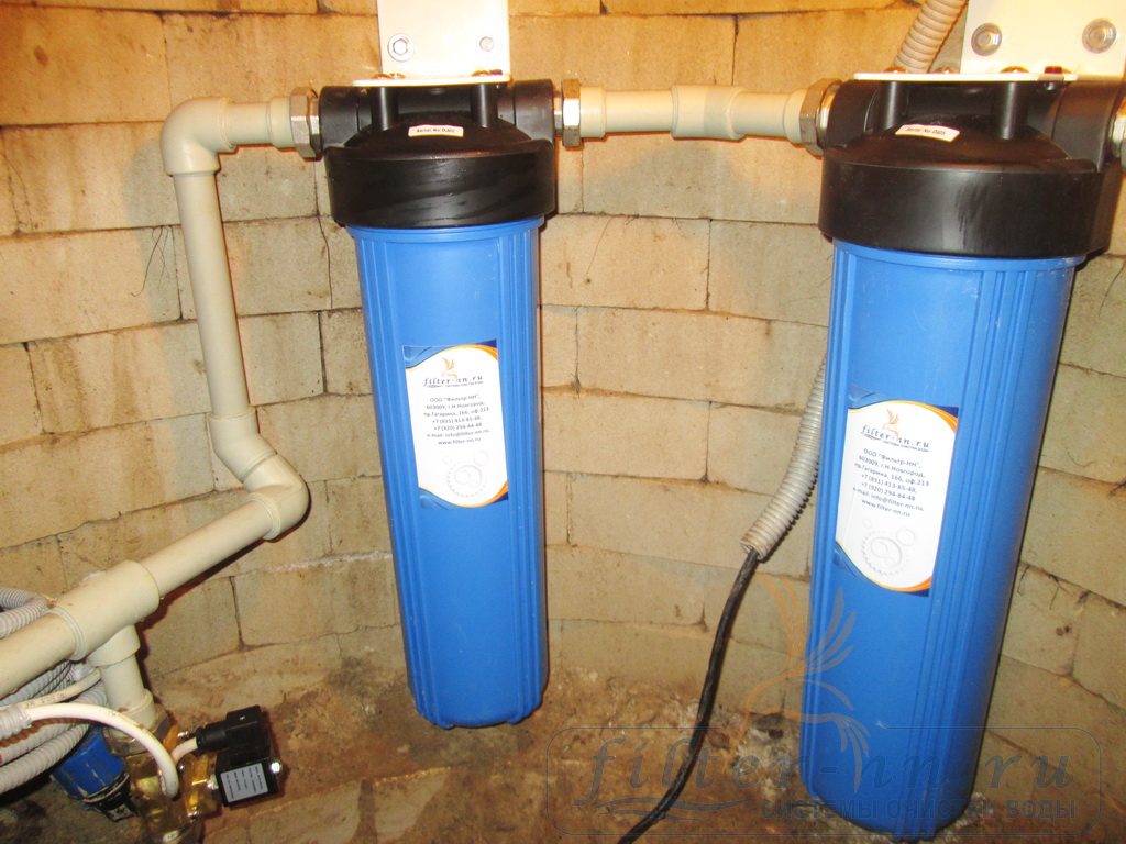 Очистить воду на даче. Система фильтров грубо1 очистки воды из скважины. Магистральный фильтр для воды из скважины. Система очистки воды из скважины из магистральных фильтров. Фильтр для скважины 3 в 1.